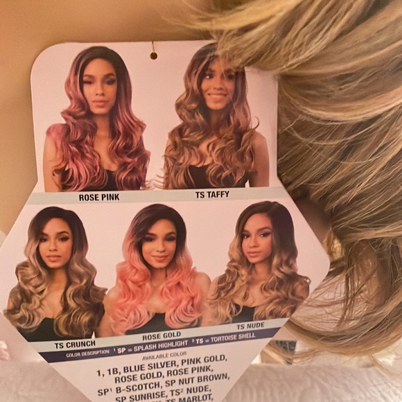 Lace front wig with brown and blonde highlights.new with tags - Picture 2 of 7